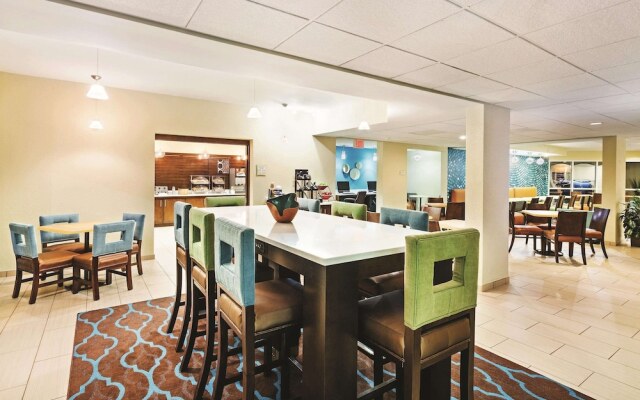 La Quinta Inn & Suites Knoxville Airport