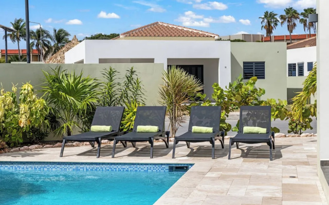 Villa Amber with pool at mambo beach