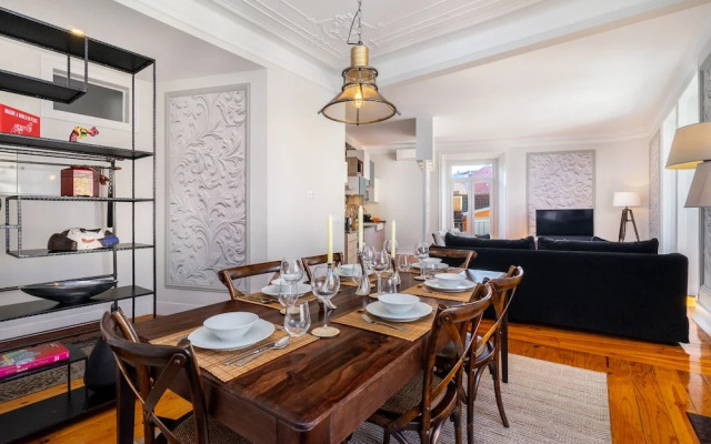 Luxurious Art Deco 3 Br