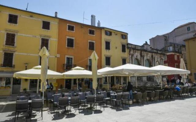 Aurora Tiny Apartment