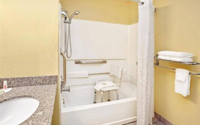 Super 8 Romeoville Bolingbrook