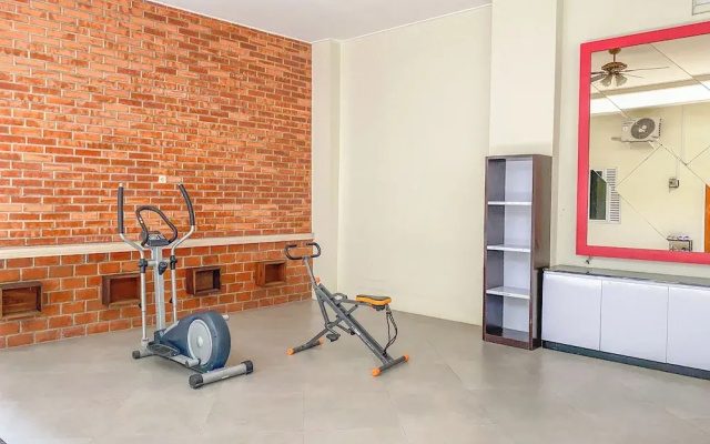 Nice And Cozy Studio (No Kitchen) At Celebrity Mansion