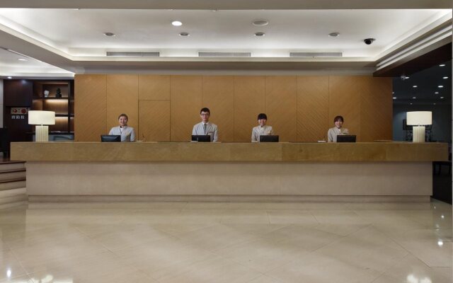 Lakeshore Hotel Metropolis I