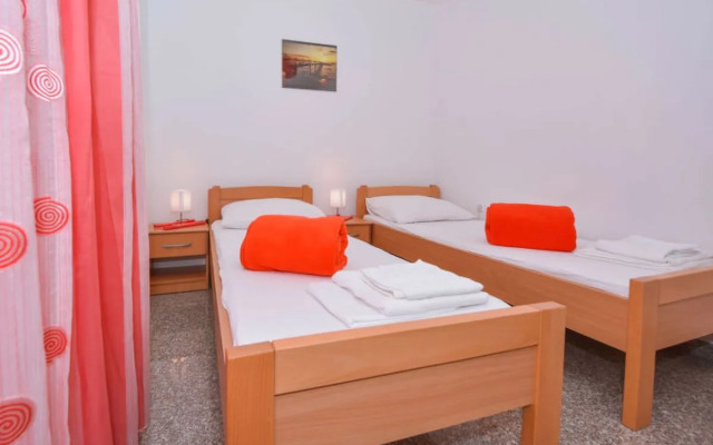 Apartment Jelena Karlobag