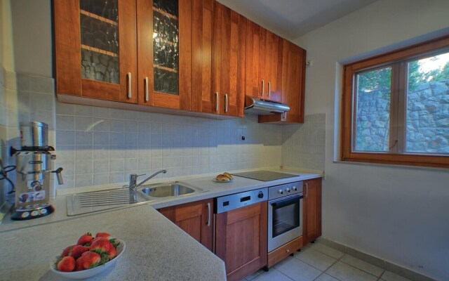 Stunning Home in Prizba With Wifi and 6 Bedrooms