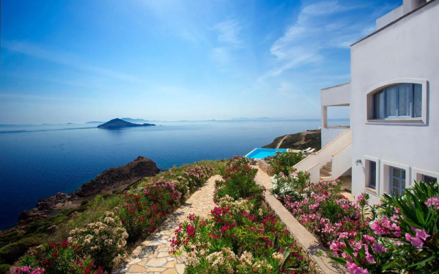 Apocosmo Resort