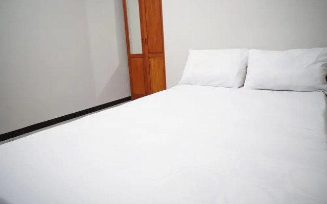 OYO Life 93045 Kost Putra Bu Ketut