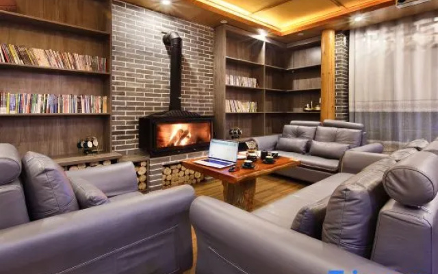 Xia Tiruijing Homestay (Longji Jinkeng Daguzhai Terrace Observation Deck)
