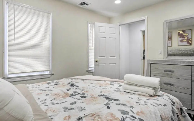 Charming Mamaroneck Home ~ 22 Mi to Manhattan
