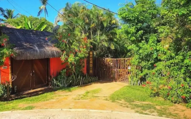 Casa de Temporada 4 Coqueiros, 16 Hóspedes, Piscina, 4 Suítes e Churrasqueira em Itacaré Bahia