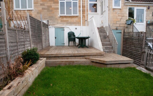 Charming 2 Bedroom House Near City Centre