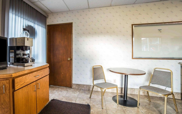 Rodeway Inn & Suites