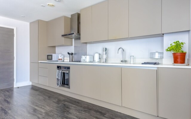 Luxury Bedford Riverside Apartment
