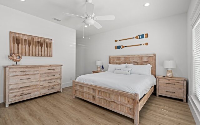 Spectacular 3br 4ba w/ Private Pool, 2 Min Walk to Beach - Sleeps 15!