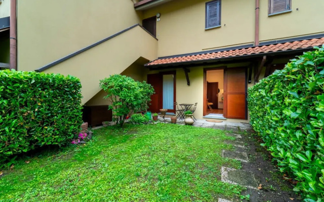 Crimson Apartment by Wonderful Italy