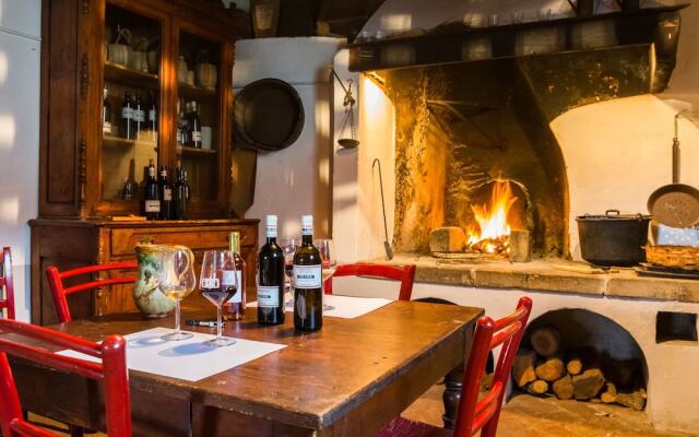 Farmhouse in Bacchereto Near Wine Region