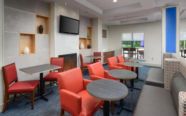 Holiday Inn Express Hotel & Suites Tullahoma by IHG