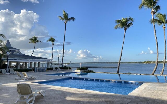 Apt w Beach Front Beach Access at Nueva Romana