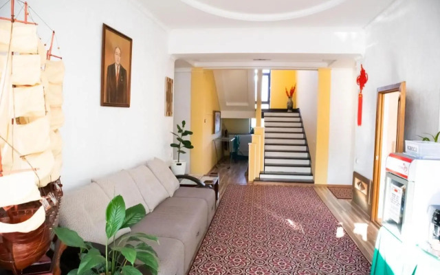 Sad Dolgoletiya Hotel