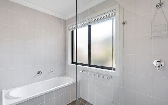 Indah Pantai, 84 Lentara Street