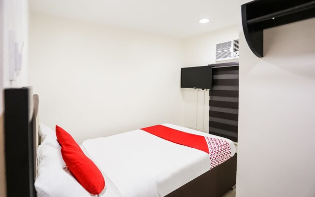 OYO 393 Triangle Apartelle