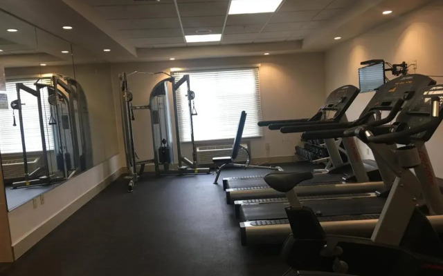 Days Inn & Suites by Wyndham Fort Saskatchewan