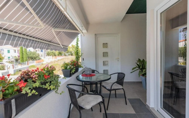 Charming Apartments Tome With Pool