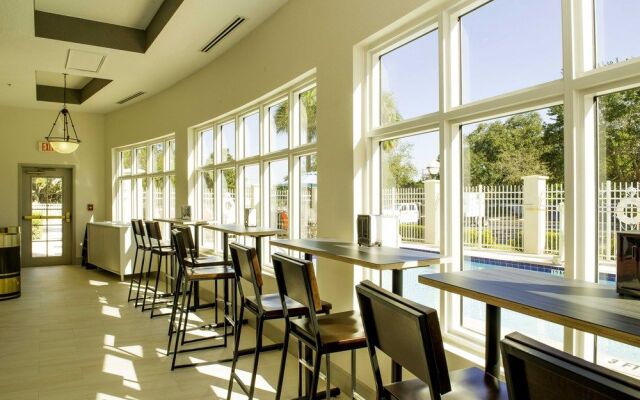 Holiday Inn Express Hotel & Suites St. Petersburg North (I-275)