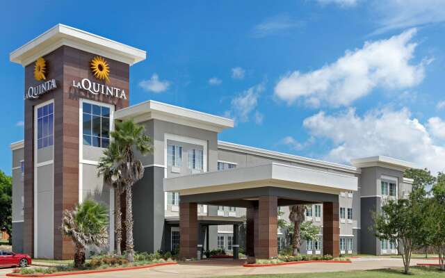 La Quinta Inn & Suites by Wyndham Jacksonville TX