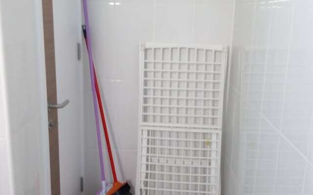 One Bedroom Apartment at Longbeach