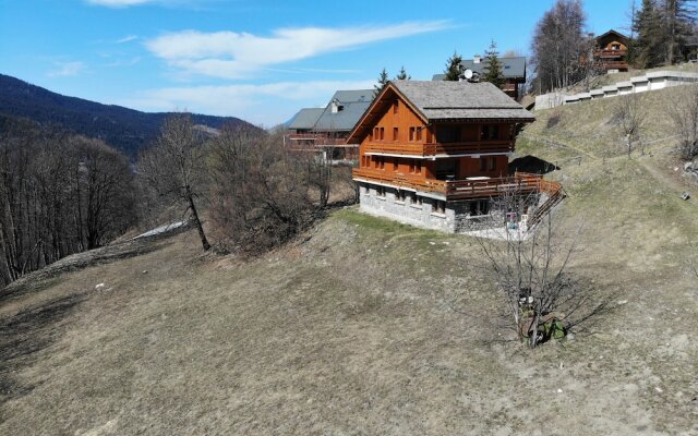 Authentic Chalet Méribel Village Close to the slopes