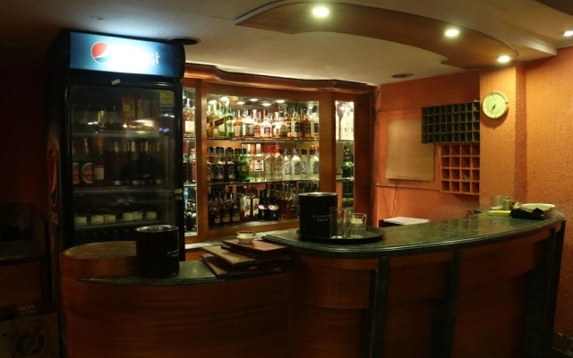 OYO 9182 Kings Crown Hotel