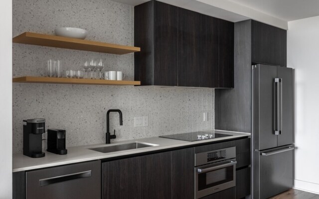 20th floor condo with pool on Rainey St by Locale