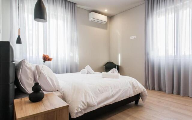 Piraeus Deluxe 2BDR Apt - near metro and port
