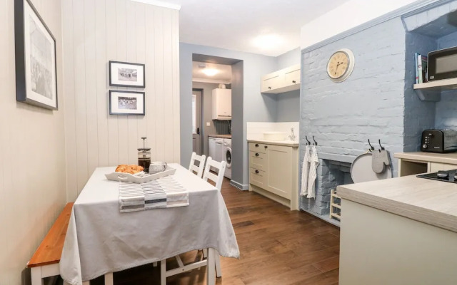 6 Coastal Cottages