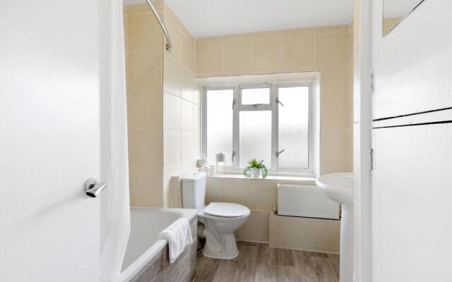 Brambles House West Drayton 3 Bedroom