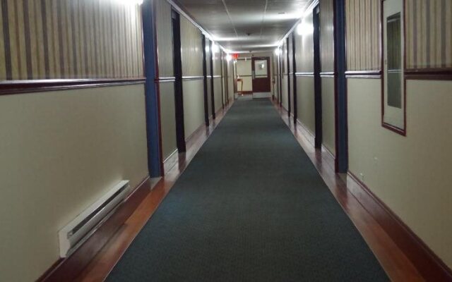 Causeway Bay Hotel Sparwood