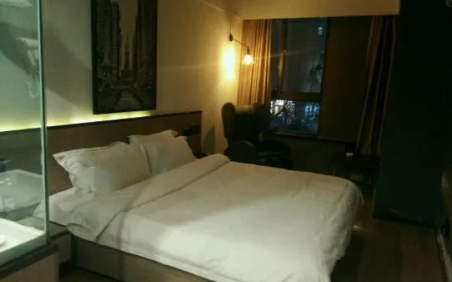 And hotel (Zhengzhou Zhongyuan Fota Century Happy Garden)