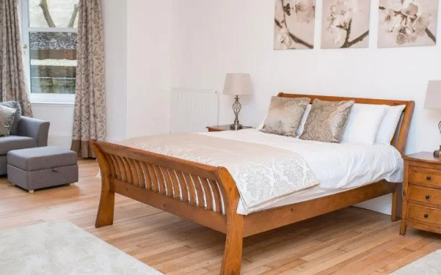 Queen Margaret Apartment