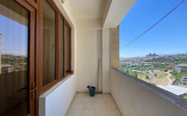 Argishti street, 2 bedrooms Spacious, Sunny apartment GL148