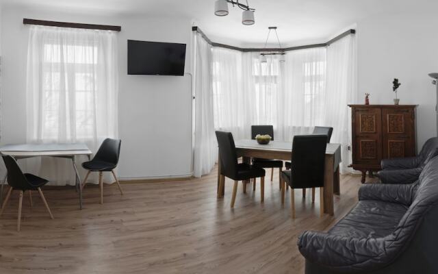Iezer Residence