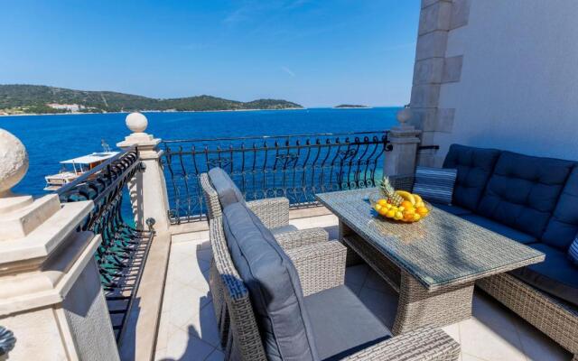 Seafront Apartment For4