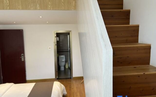 Row 3 No. 7 Hostel
