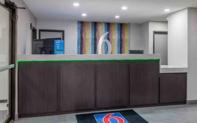 Motel 6 Brenham, TX