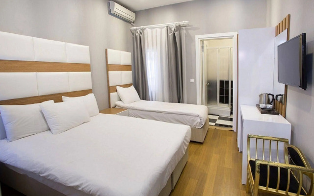 La Pazza Suites Hotel