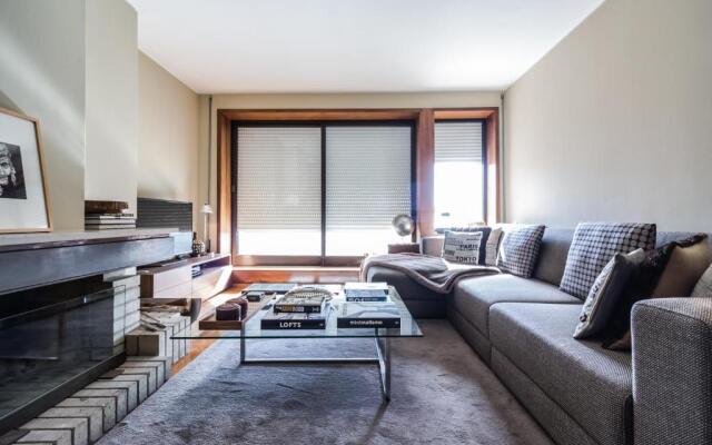DAHome - Collector's Luxurious Apartment