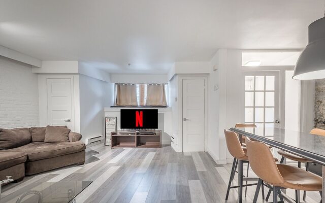 1BR APT in the HEART of Downtown