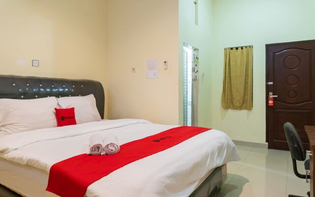 RedDoorz near Titi Bobrok Medan 2