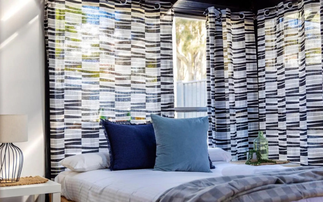 Beach Bungalow – Guest Rooms – Corlette