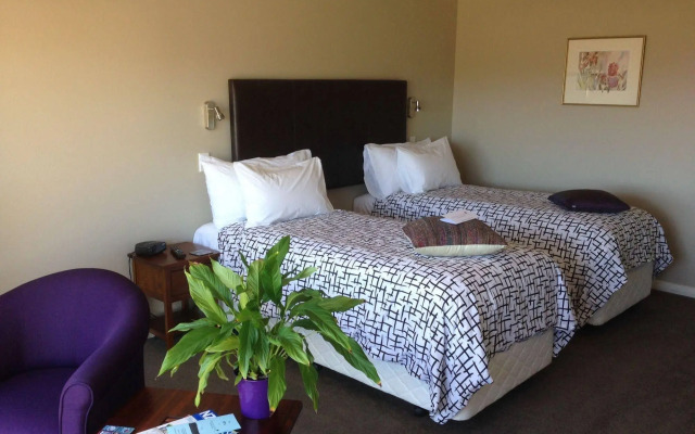 Ribbonwood Country House